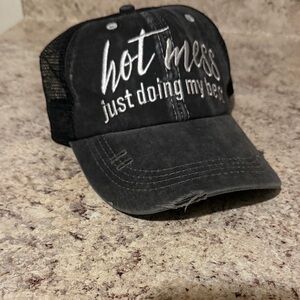 Women’s hat “ hot mess just doing her best “ ❤️🤣 super cute 🥰
